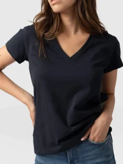 T-shirts & Tanks|Saint and Sofia Apartment Tee - Navy