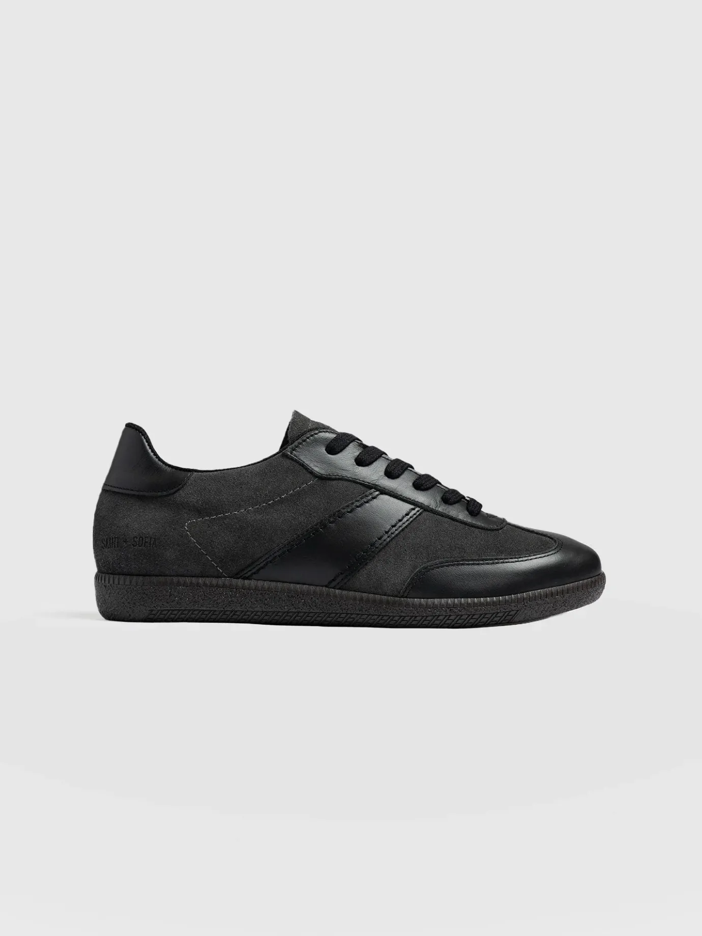Sneakers|Shoes|Saint and Sofia Broadway Sneaker - Black