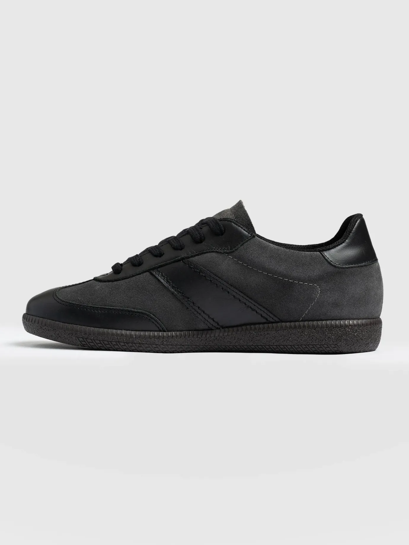 Sneakers|Shoes|Saint and Sofia Broadway Sneaker - Black