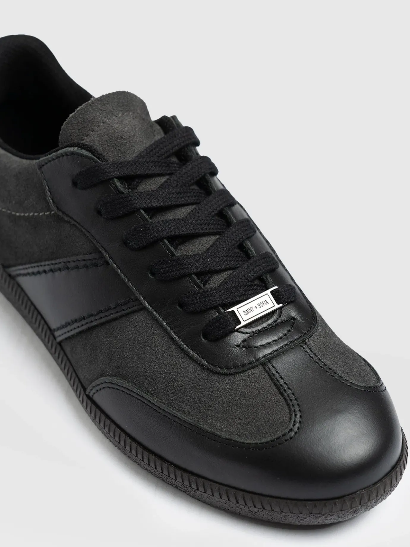Sneakers|Shoes|Saint and Sofia Broadway Sneaker - Black