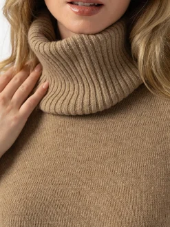 Knitwear|Sweaters|Saint and Sofia Cambridge Cashmere Jumper - Beige