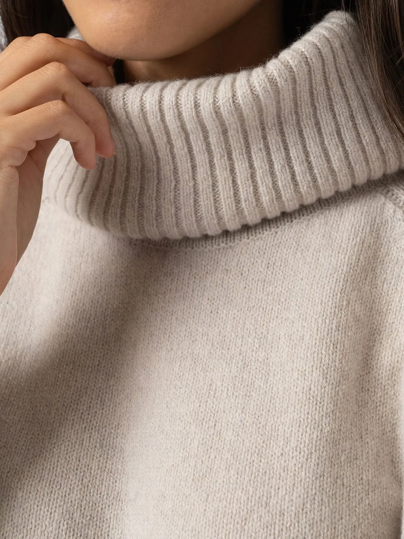 Knitwear|Sweaters|Saint and Sofia Cambridge Cashmere Sweater - Cream