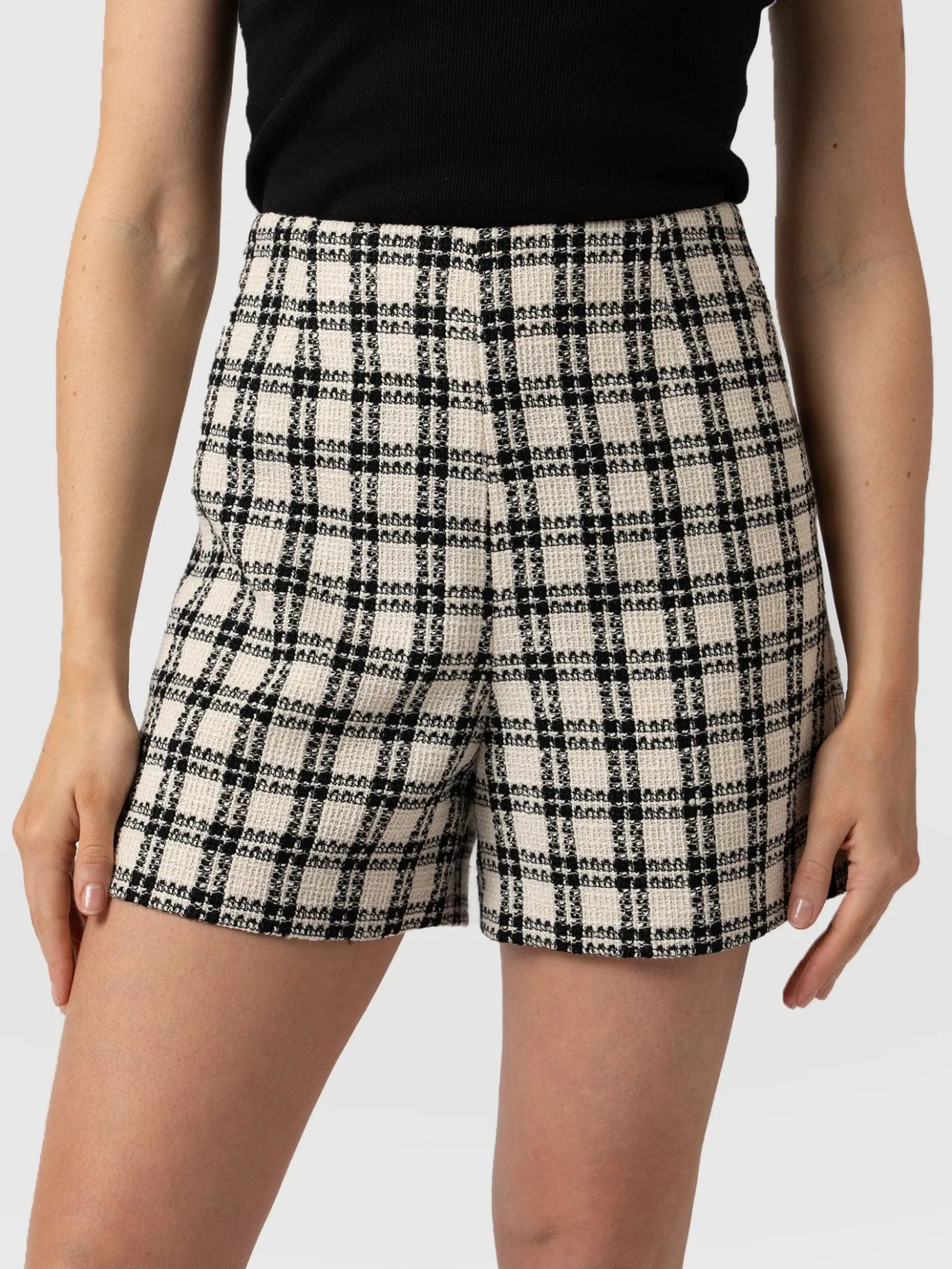 Shorts|Saint and Sofia Carnaby Short - Black & Cream Check