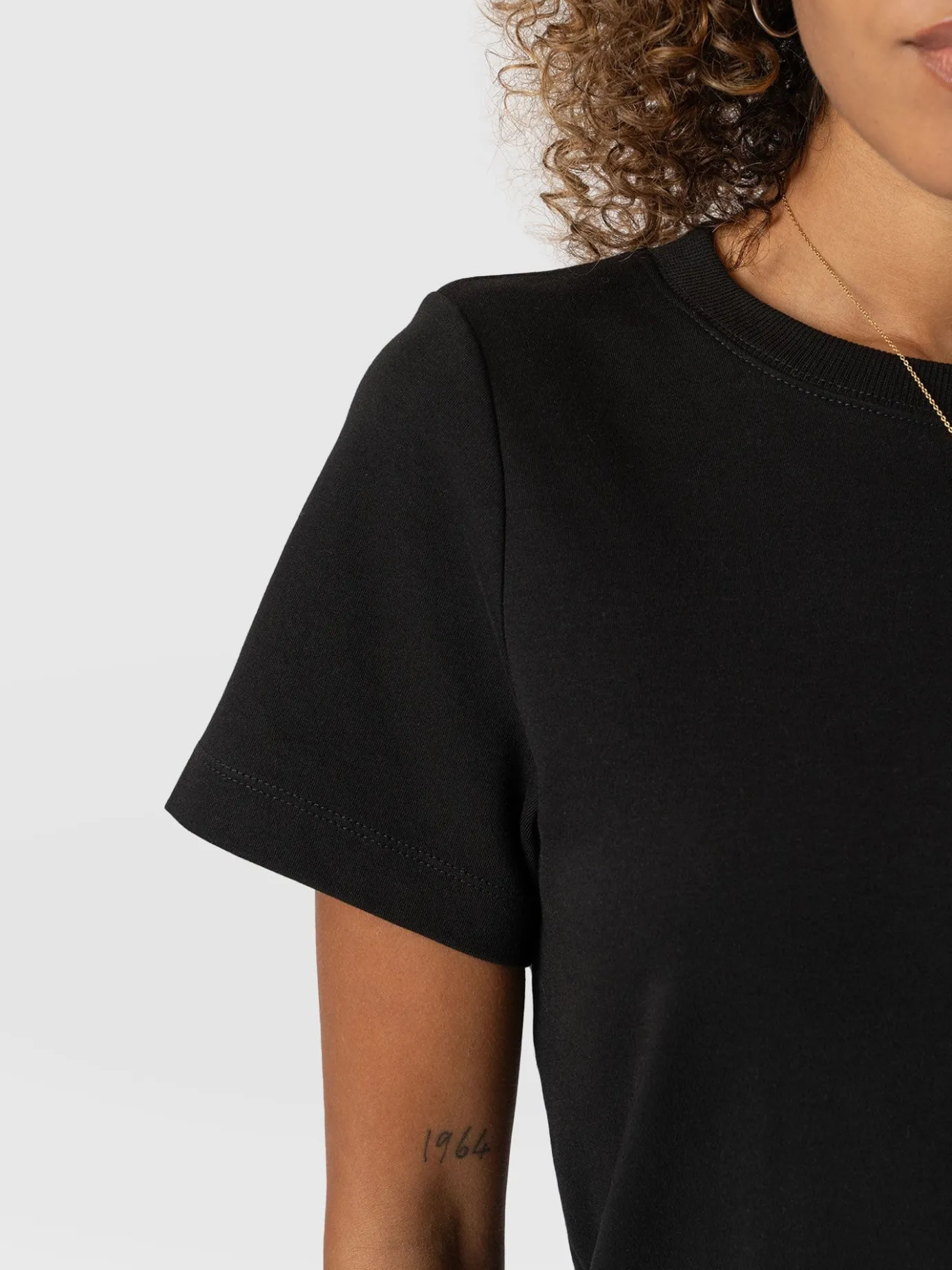 T-shirts & Tanks|Saint and Sofia Chelsea Crew Neck Tee - Black
