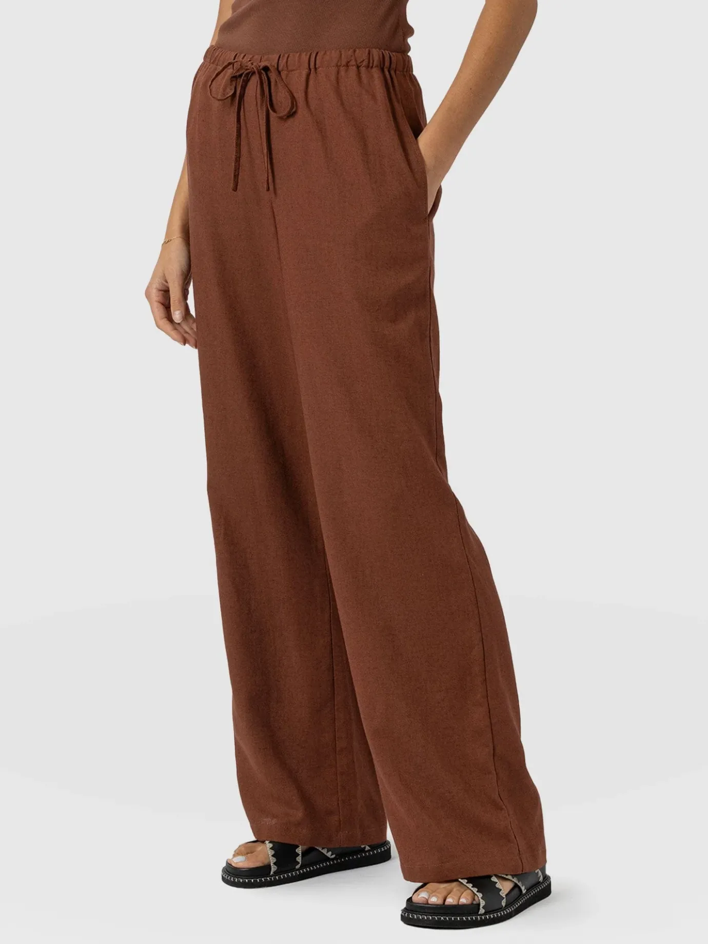 Pants|Saint and Sofia Corinne Linen Pant - Russet Brown