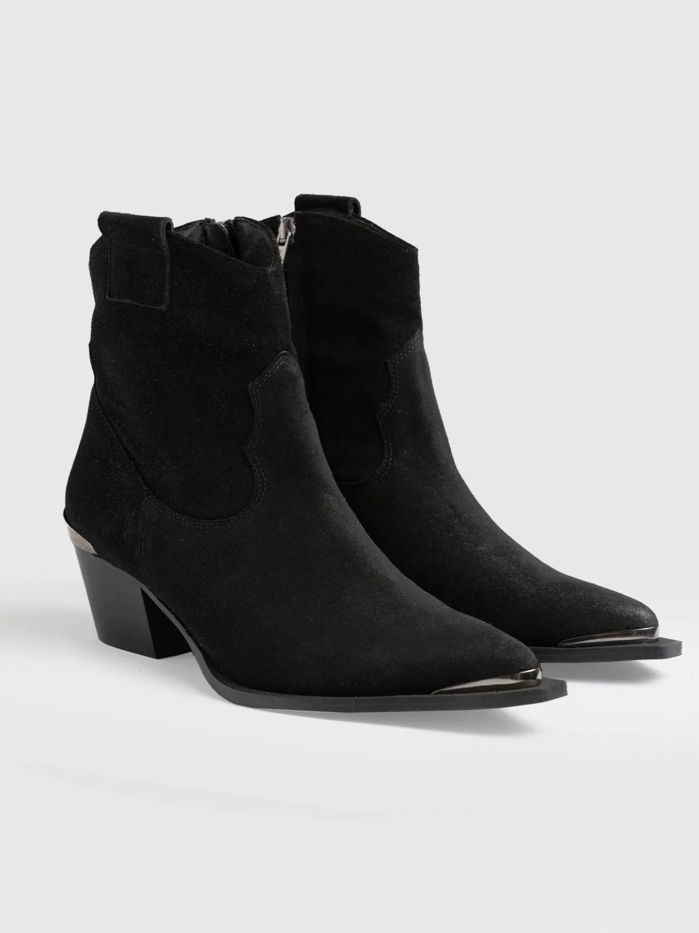 Boots|Shoes|Saint and Sofia Dallas Metal Boot - Black