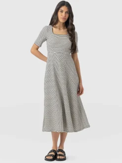 Dresses|Saint and Sofia Darcey Short Sleeve Flared Dress - Monochrome Jacquard