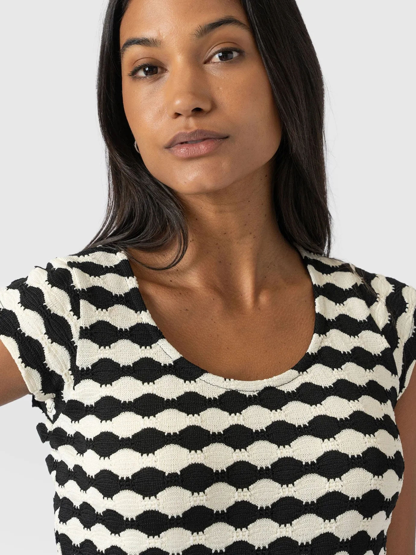 T-shirts & Tanks|Saint and Sofia Elise Scoop Neck Tee - Black/Cream