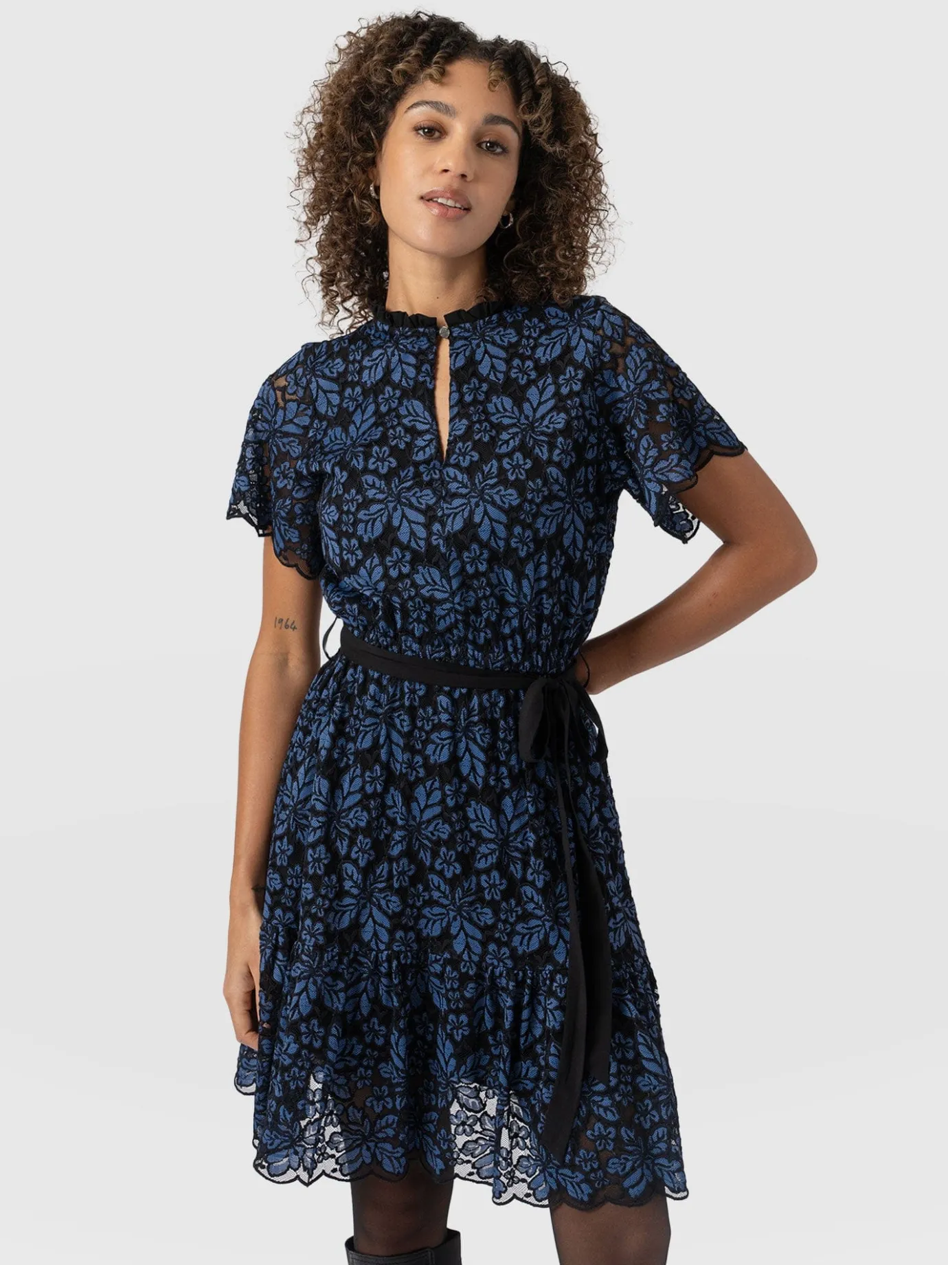 Dresses|Saint and Sofia Fearne Lace Mini Dress - Blue/Black