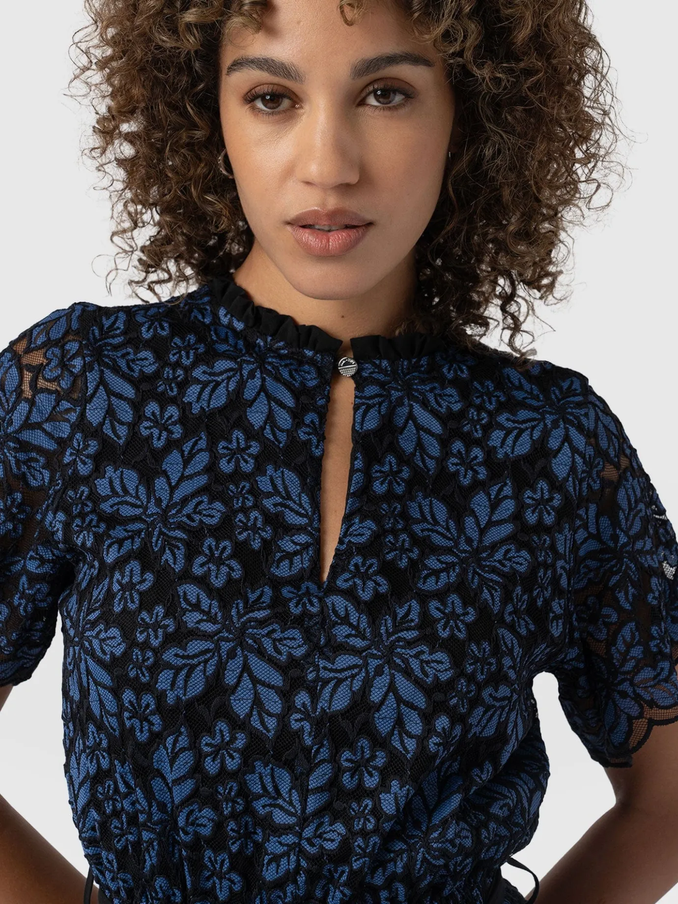 Dresses|Saint and Sofia Fearne Lace Mini Dress - Blue/Black