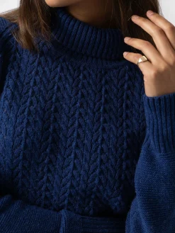 Sweaters|Knitwear|Saint and Sofia Glen Cable Knit Sweater - Blue