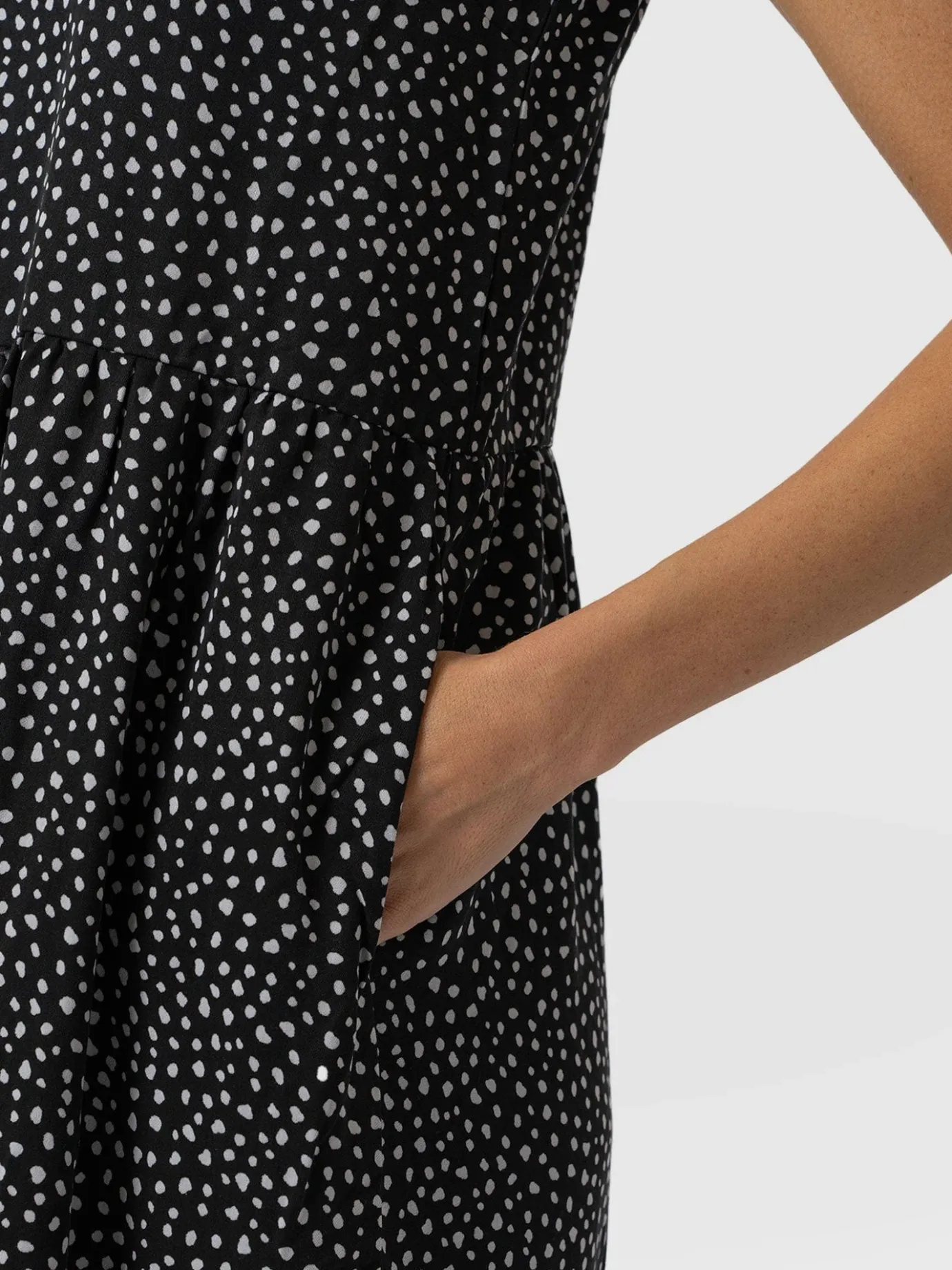 Dresses|Saint and Sofia Greenwich Dress - Black Spot Tencel