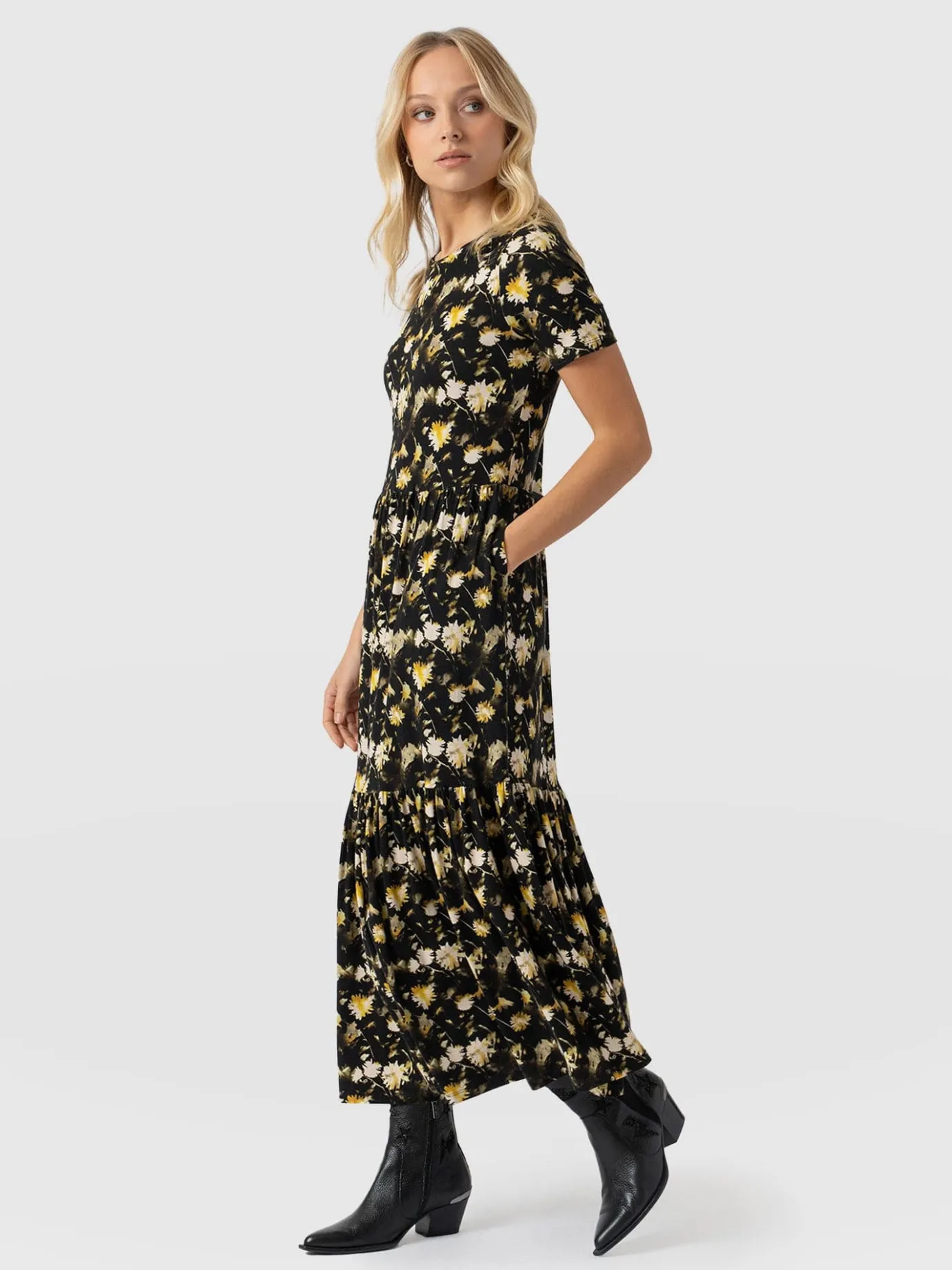 Dresses|Saint and Sofia Greenwich Dress Short Sleeve - Black Daisy Floral