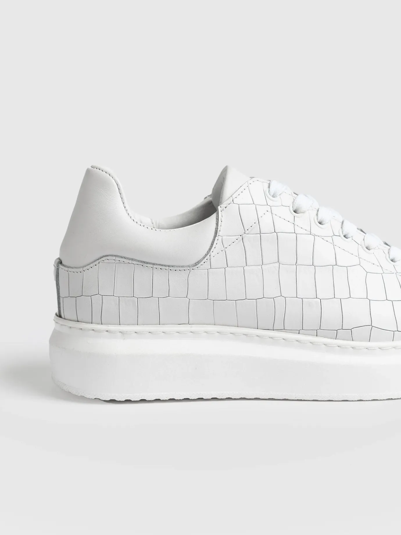 Sneakers|Shoes|Saint and Sofia Hampstead Sneaker - White Croc