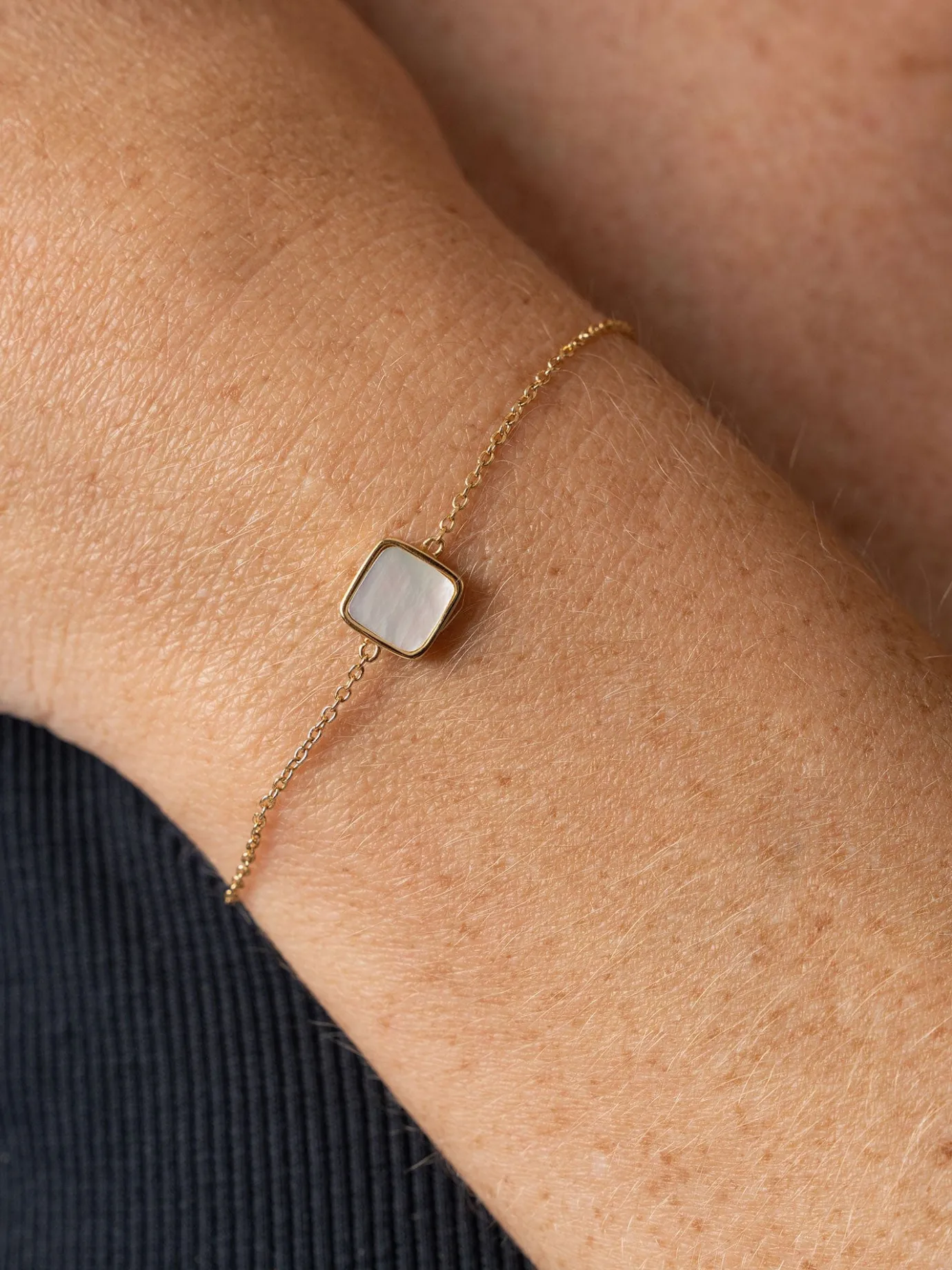 Gold Jewelry|Jewelry|Saint and Sofia Iridescence Square Bracelet - Gold