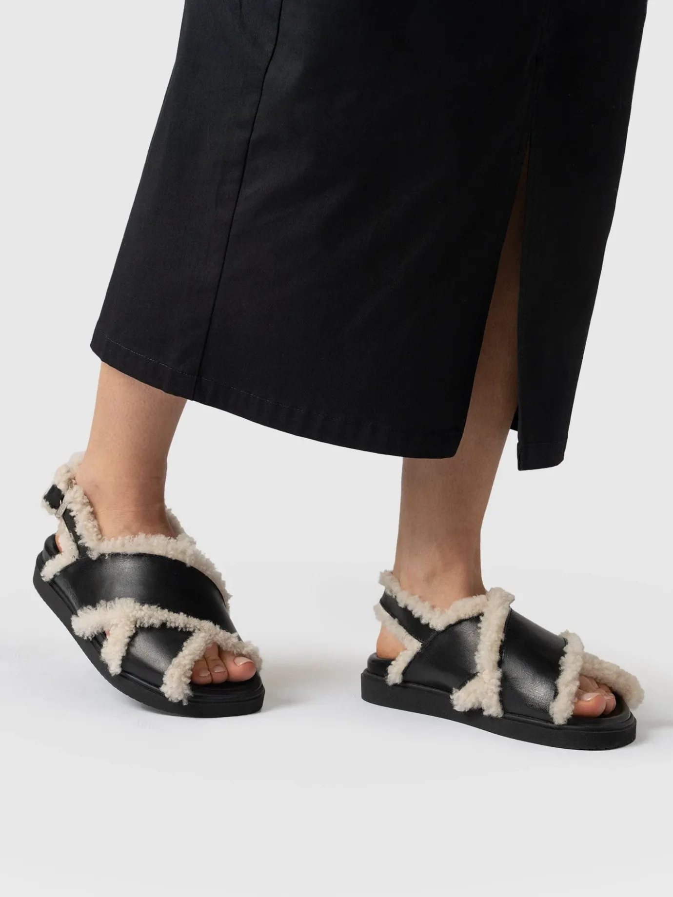 Sandals|Shoes|Saint and Sofia Isla Shearling Sandal - Black