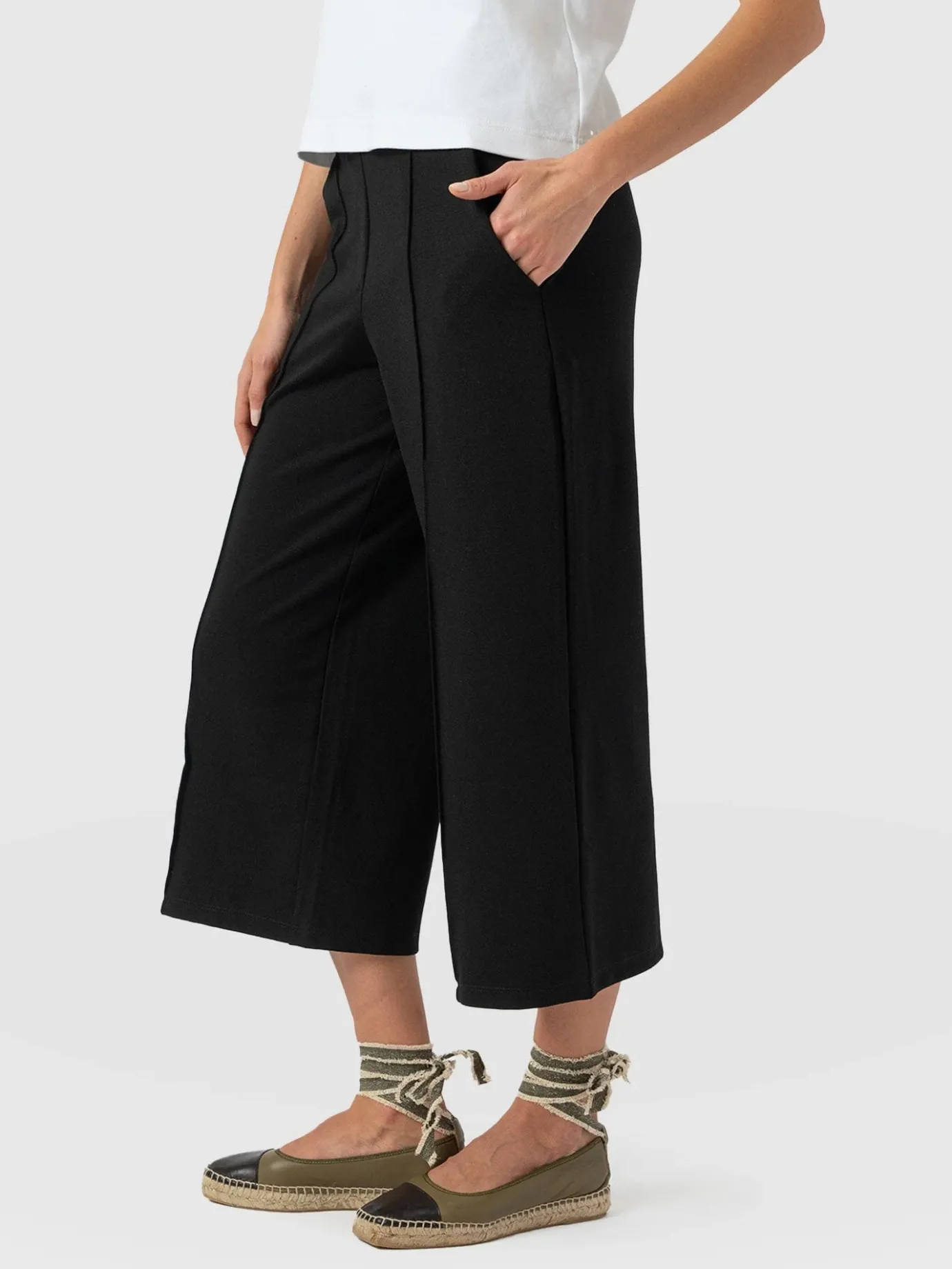 Shorts|Saint and Sofia Keller Culotte - Black
