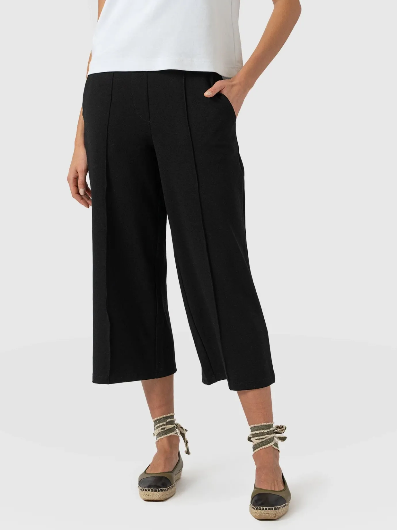 Shorts|Saint and Sofia Keller Culotte - Black