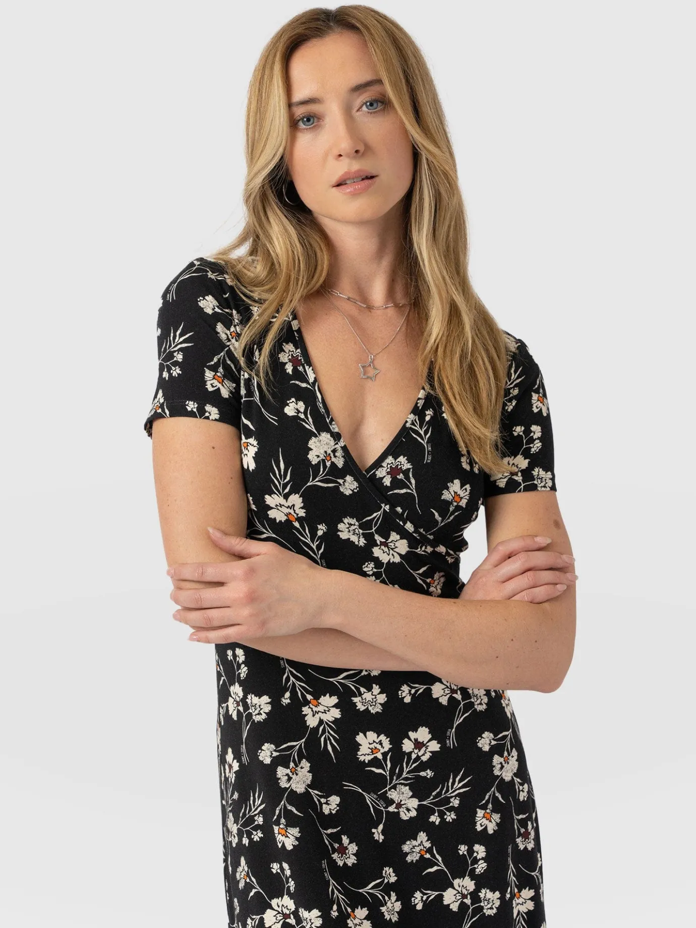 Dresses|Saint and Sofia Maggie Wrap Short Sleeve Midi Dress - Black Spring Floral