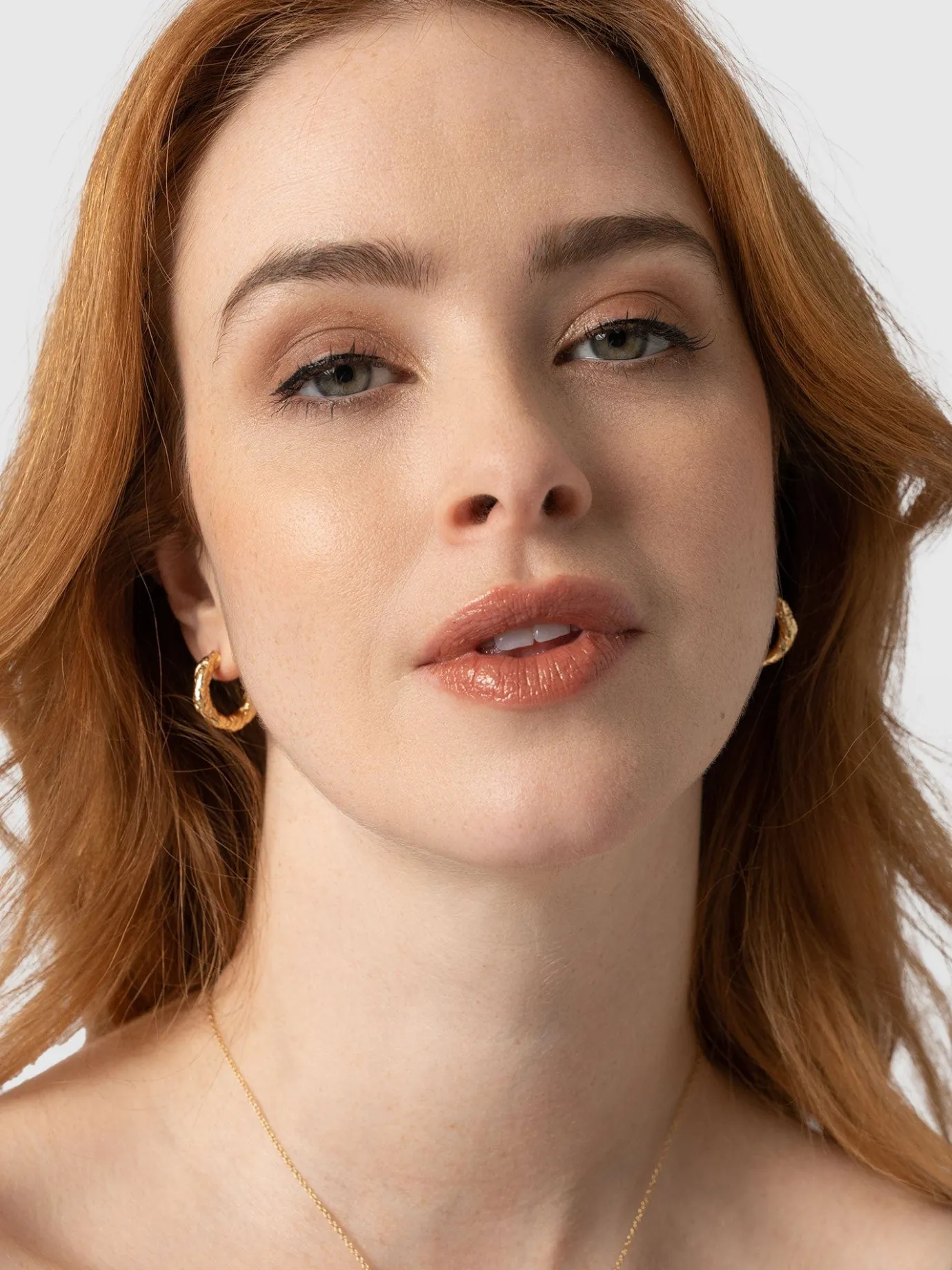 Jewelry|Earrings|Saint and Sofia Molten Hoop Earrings - Gold