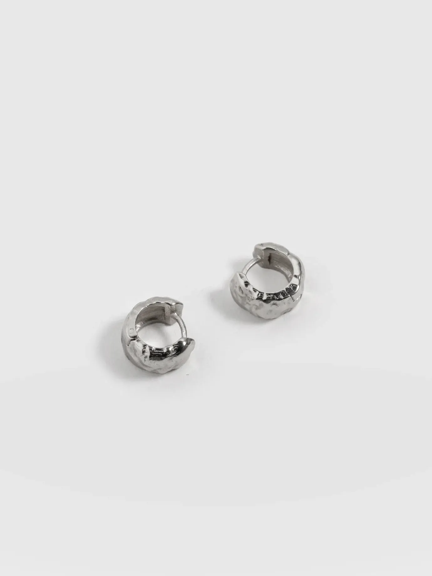 Silver Jewelry|Jewelry|Saint and Sofia Molten Huggie Earrings - Silver