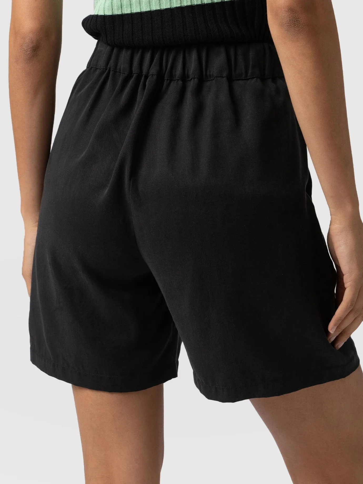 Shorts|Saint and Sofia Pimlico Short - Black