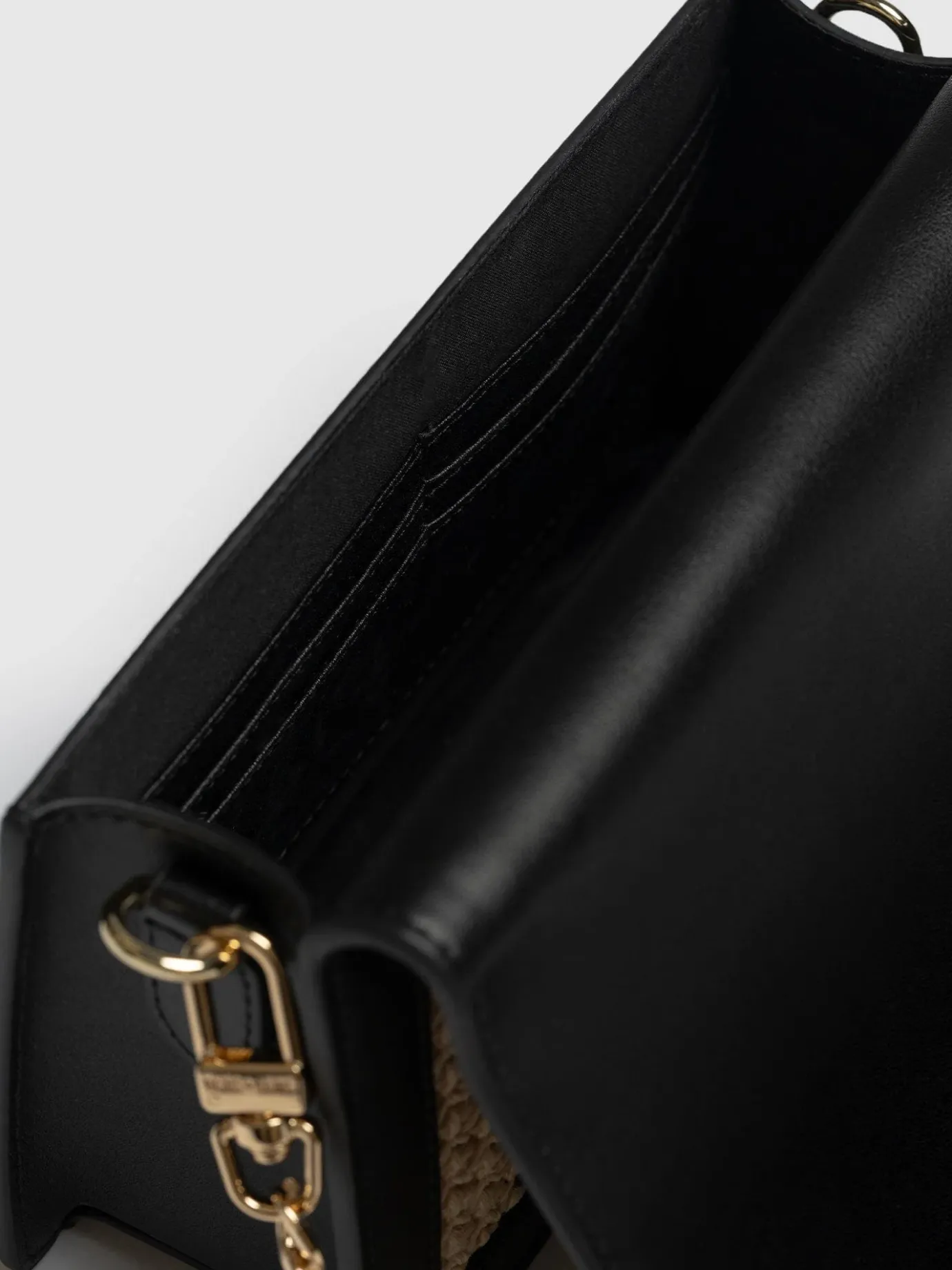 Cross Body Bags|Saint and Sofia Primrose Wallet on Chain - Beige/Black Raffia