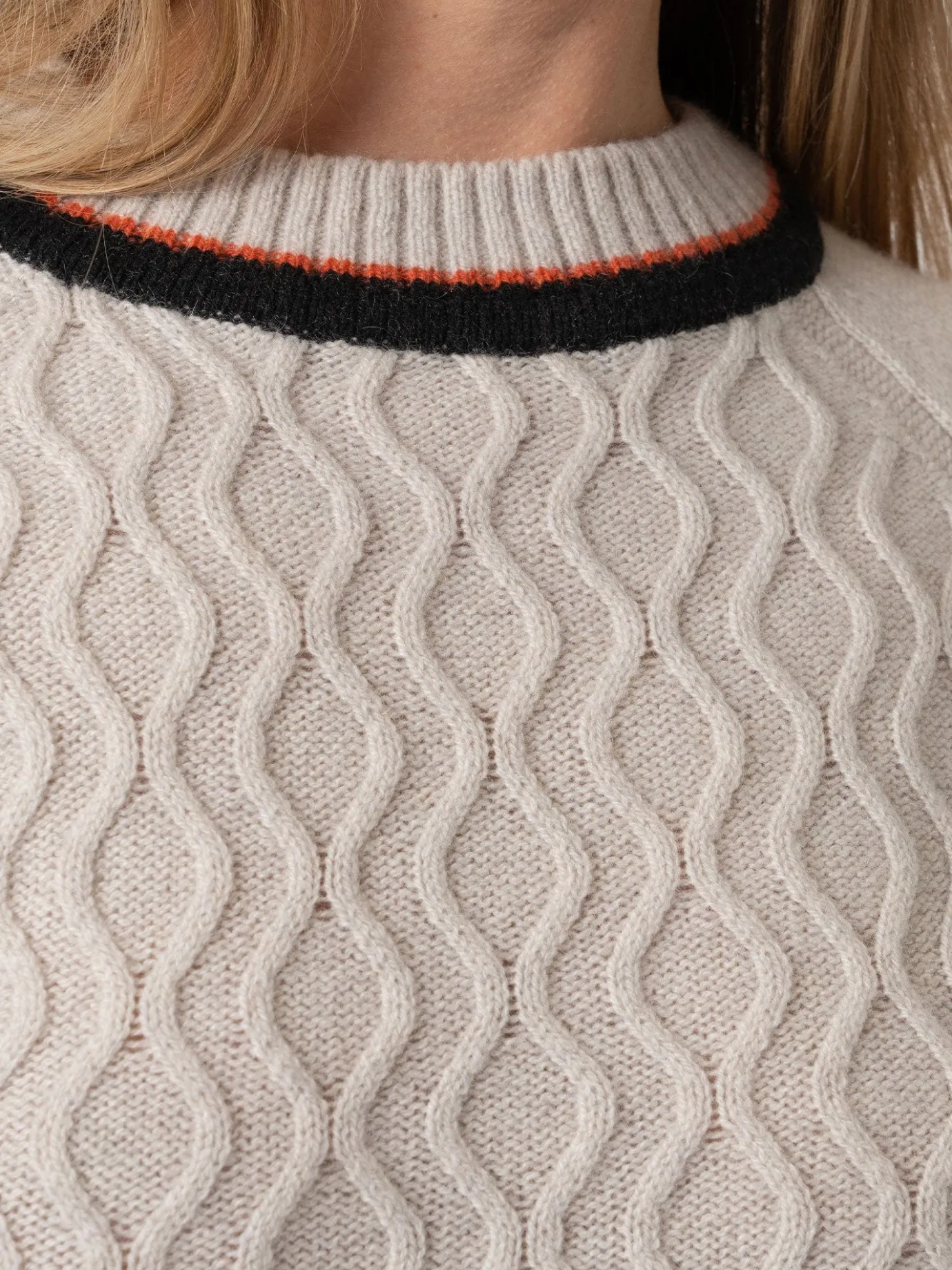 Knitwear|Saint and Sofia Rayner Cashmere Jumper - Beige