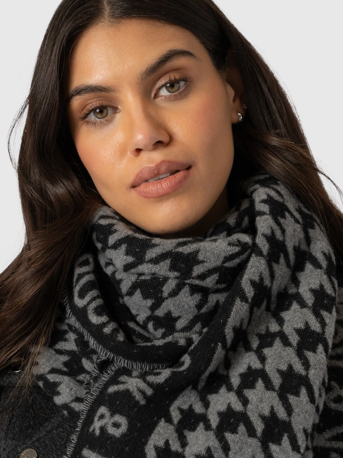 Scarves & Hats|Accessories|Saint and Sofia Rock Houndstooth Scarf - Black/Grey