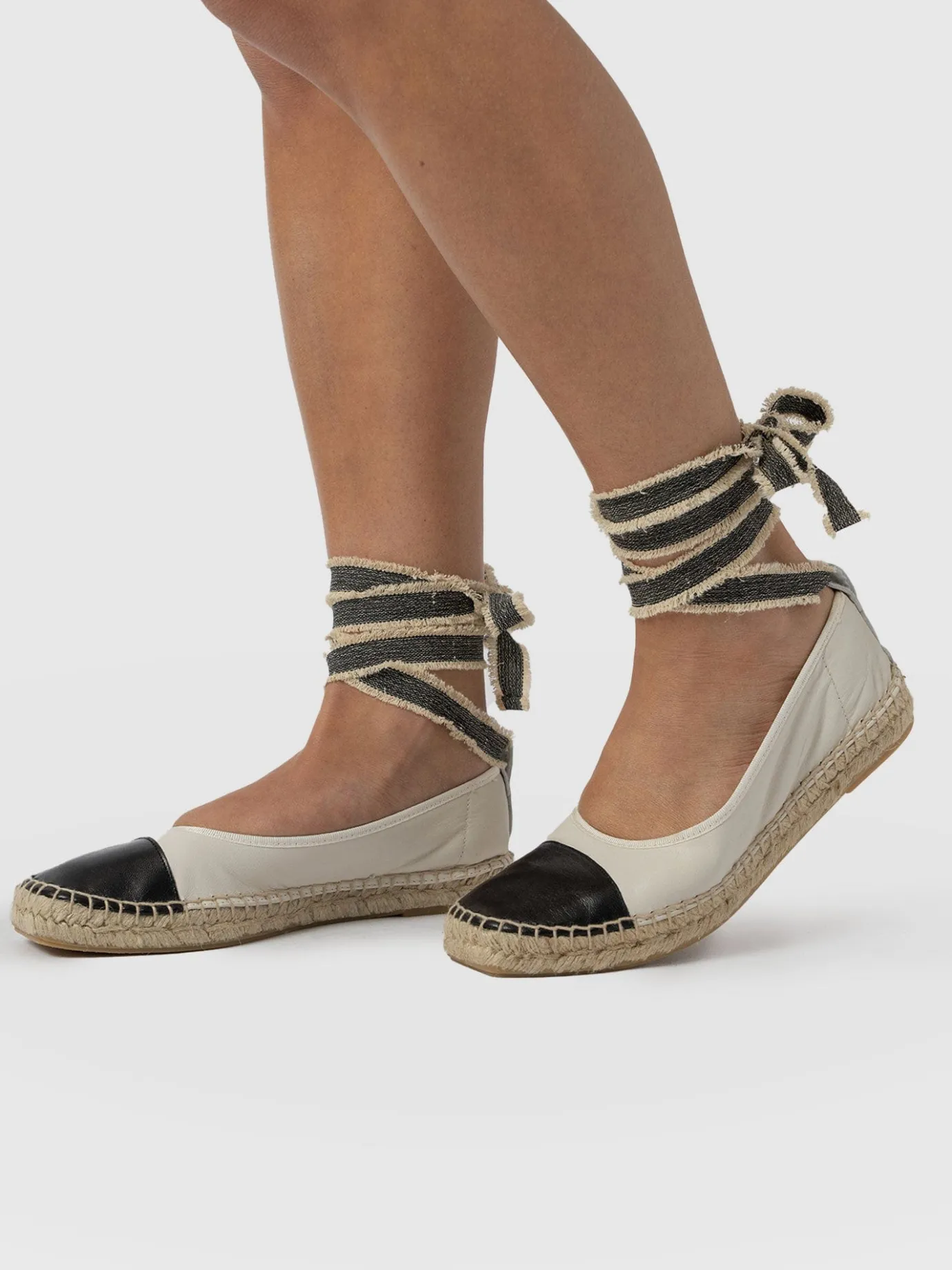 Shoes|Saint and Sofia Rowe Espadrille Tie Pumps - Cream/Black