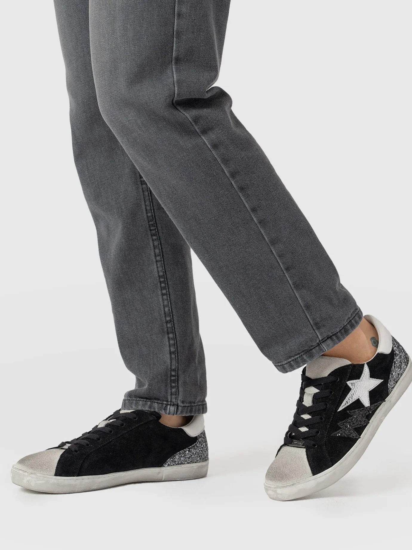 Sneakers|Shoes|Saint and Sofia Spitalfields Sneaker - Black