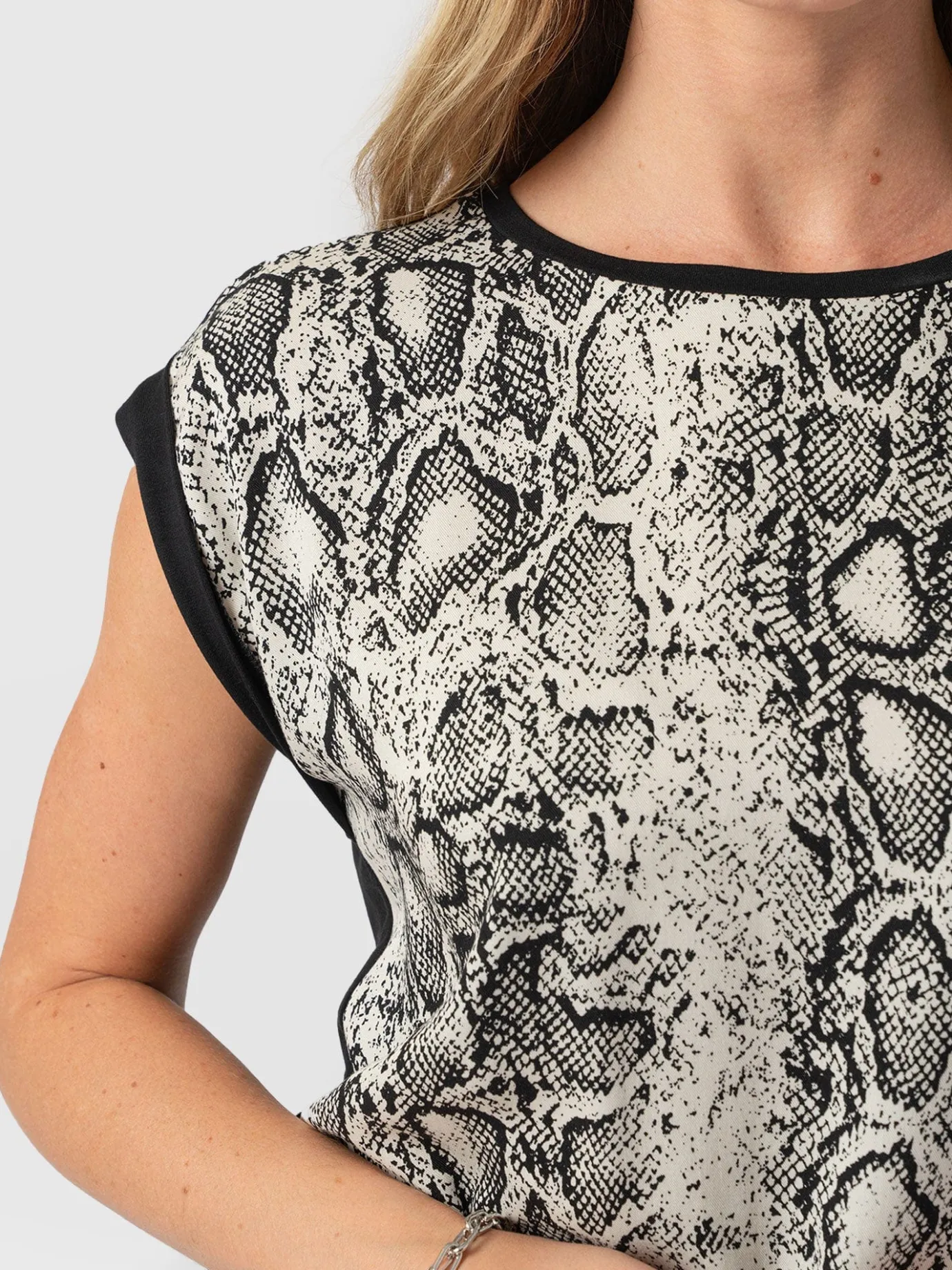 T-shirts & Tanks|Saint and Sofia Turn Up Contrast Tee - Cream Snake