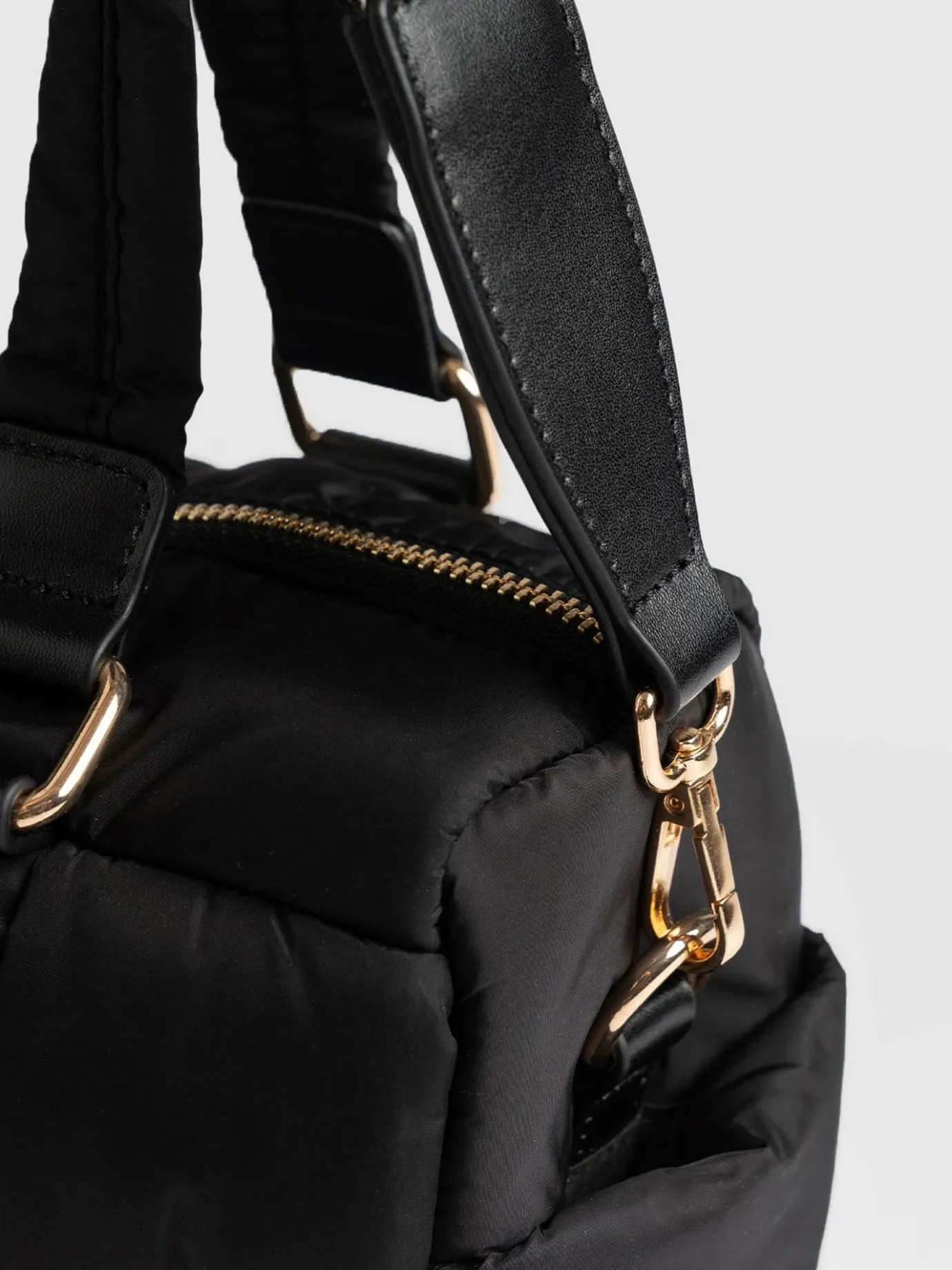 Accessories|Shoulder Bags|Saint and Sofia Woven Duffle Bag - Black/Grey
