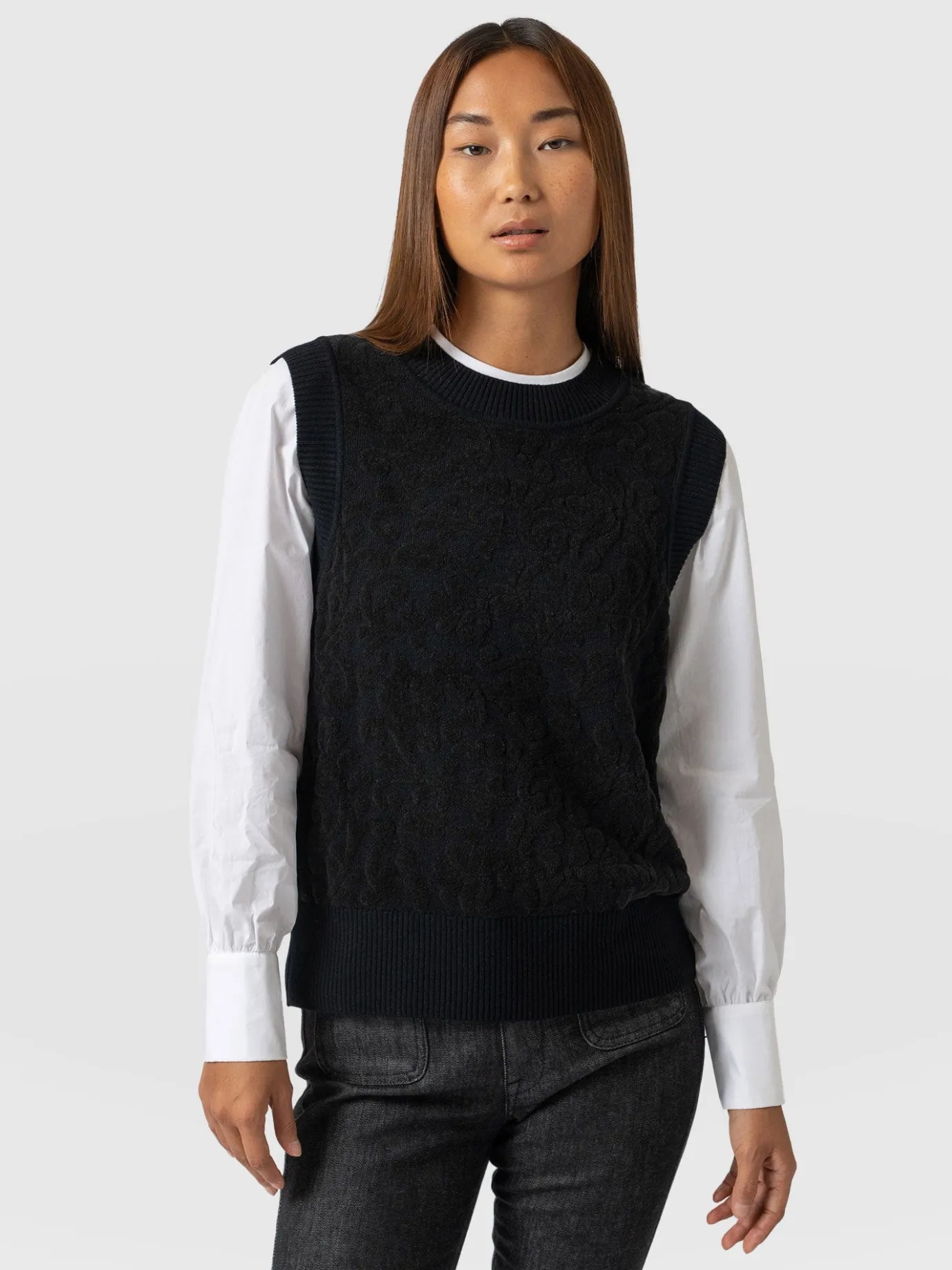 Knitwear|Sweaters|Saint and Sofia Wren Sleeveless Knit - Black