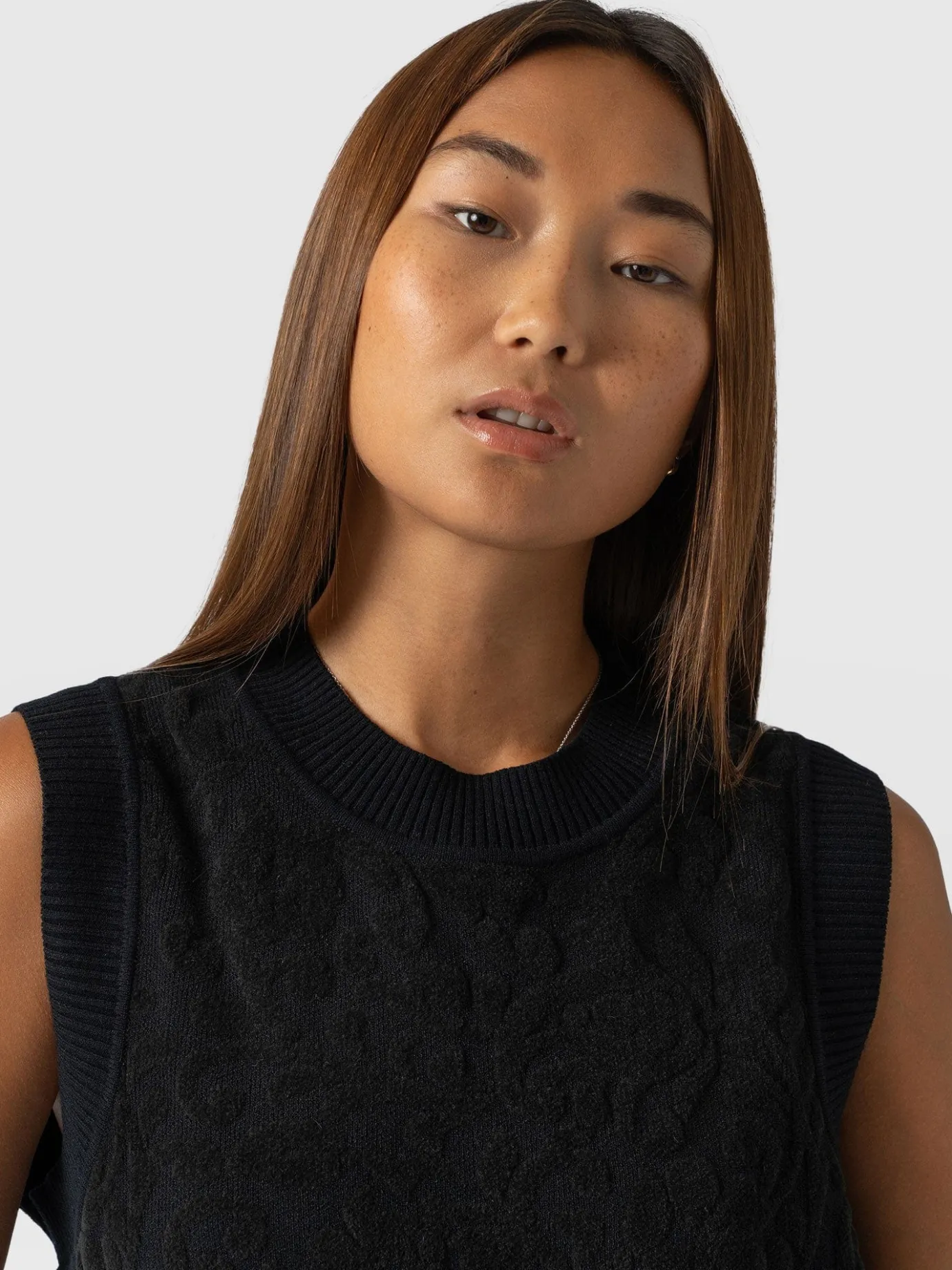 Knitwear|Sweaters|Saint and Sofia Wren Sleeveless Knit - Black