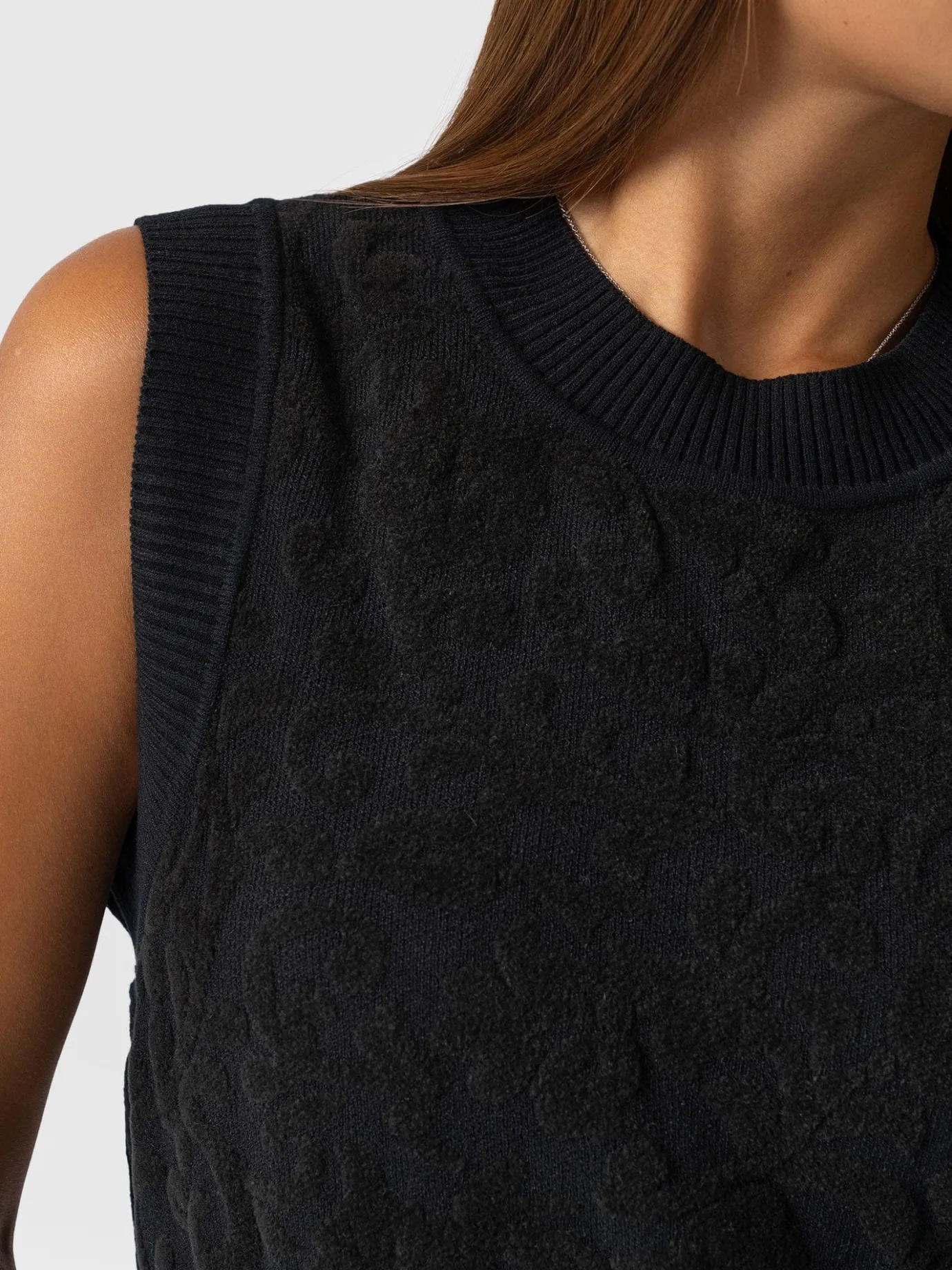 Knitwear|Sweaters|Saint and Sofia Wren Sleeveless Knit - Black